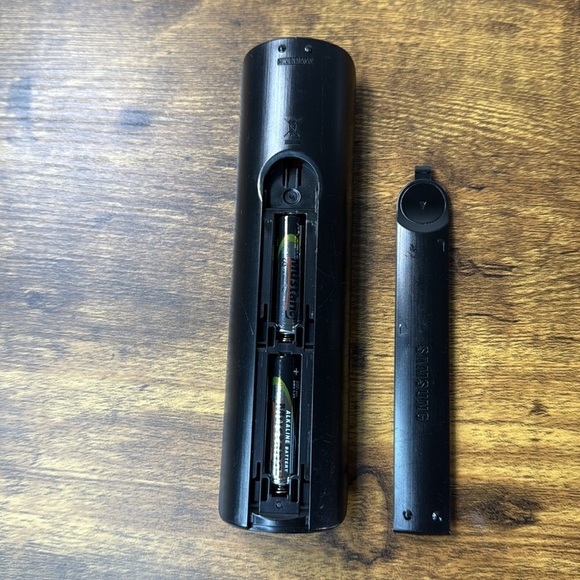 Samsung Black TV Remote - Picture 3 of 5